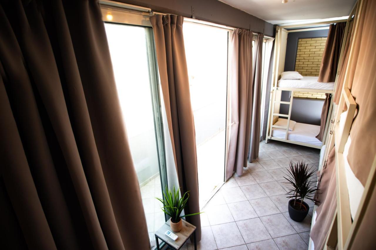 Bed 6-Bed Mixed Dormitory Room Private Terrace