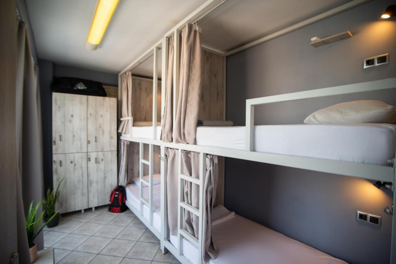 Bed 6-Bed Mixed Dormitory Room Private Terrace